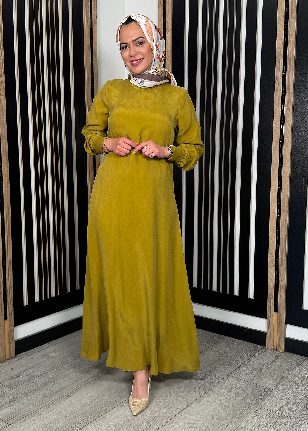 Miss Dalida Yuvarlak Yaka Cupro Uzun Elbise Amber - 5