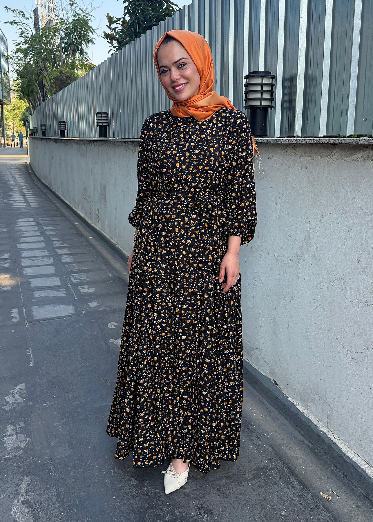 MissWhence Bileği Lastikli Kuşaklı Elbise Siyah Turuncu - 7