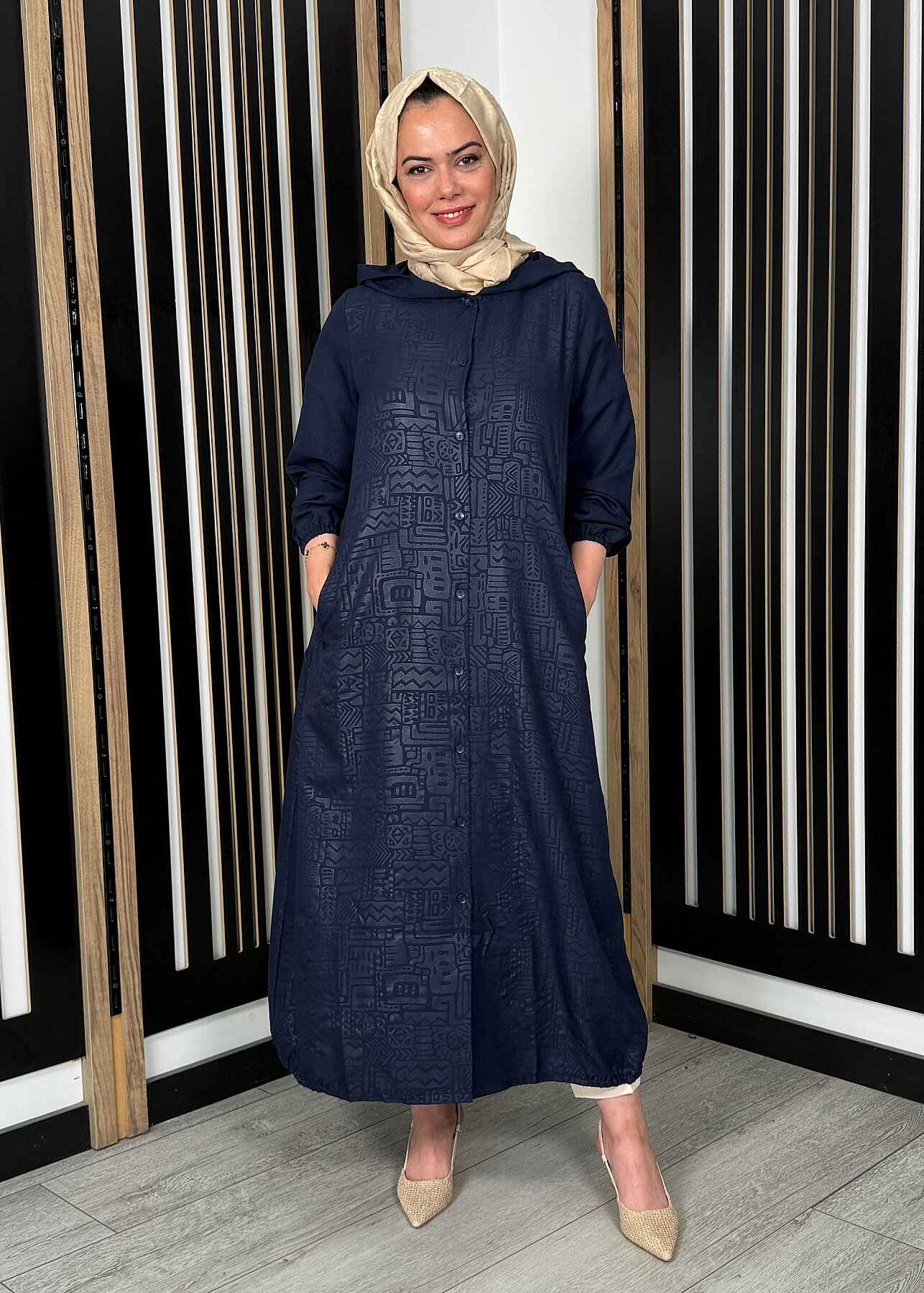 Nazlınur Collection Kendinden Desenli Kapüşonlu Düğmeli Kap LACİVERT - 2
