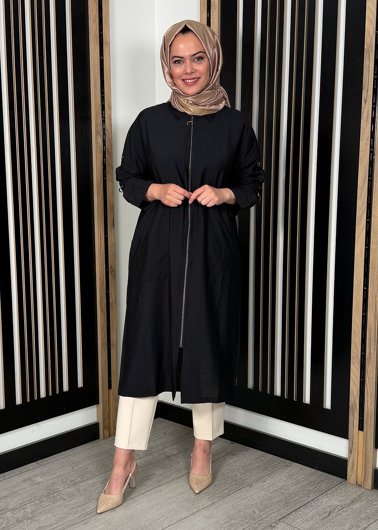 Nazlınur Collection Kolları ve Sırtı Metal Tokalı Ferace SİYAH - 1