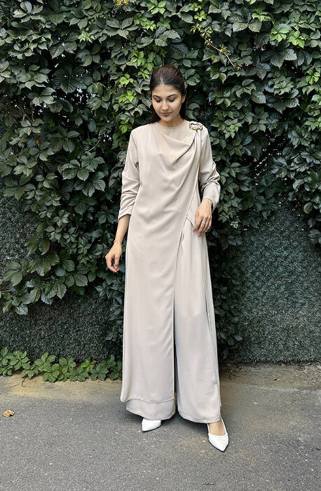 Nazlınur Collection Omuzu Detaylı Konkort Kumaş Takım VİZON - 2