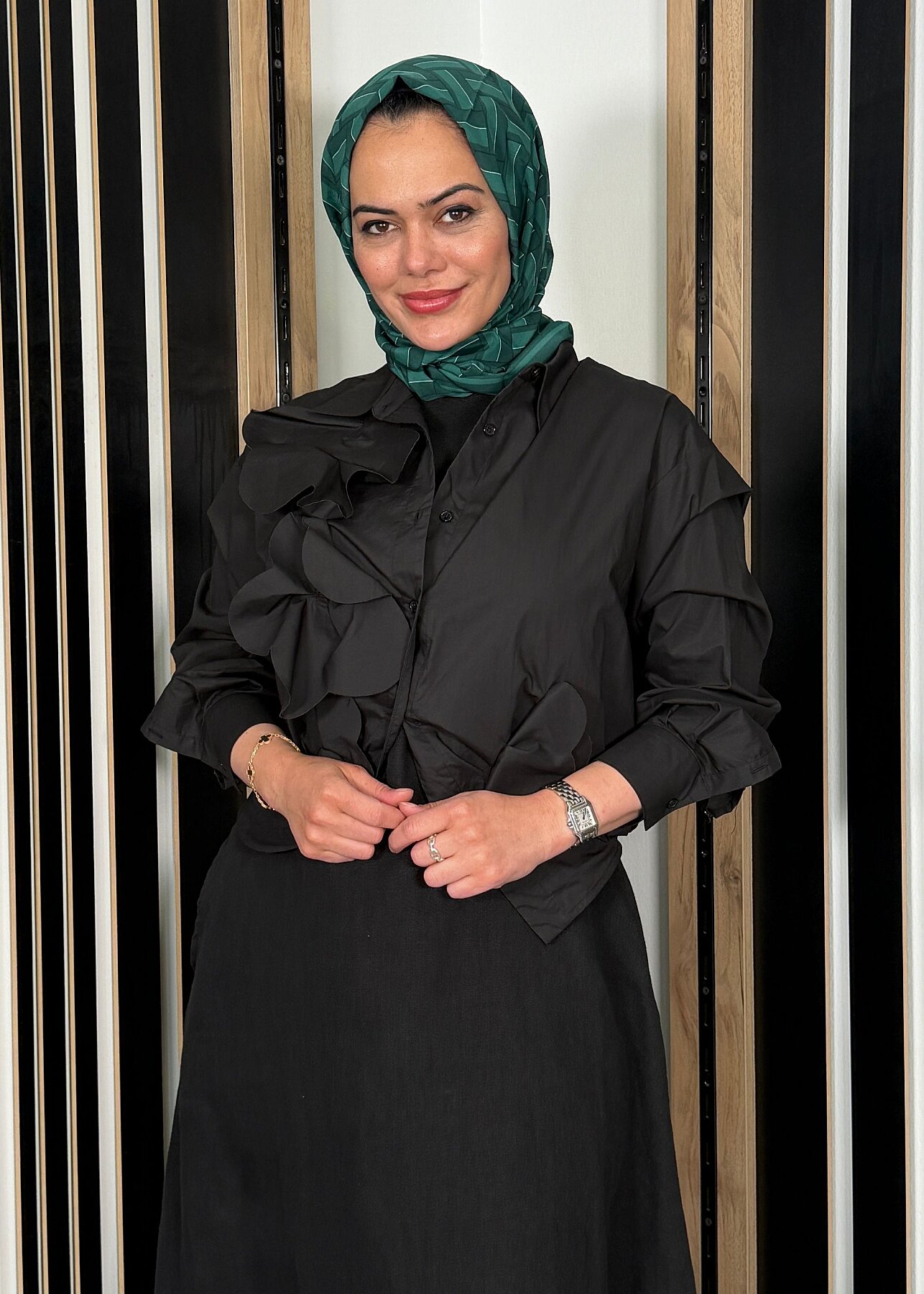 Nazlınur Collection Önü Çiçekli Gömlek SİYAH - 2