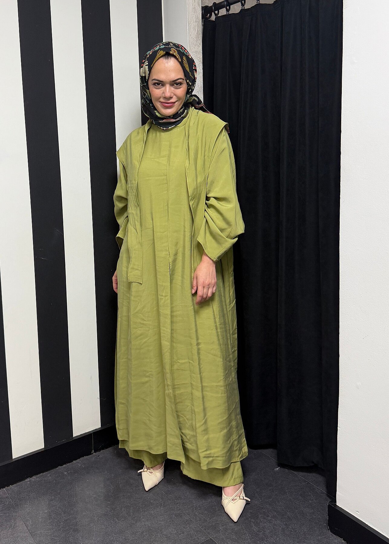 Nazlınur Collection Yanları Yırtmaçlı Fular Detaylı Pantolon Takım YAĞ YEŞİLİ - 1