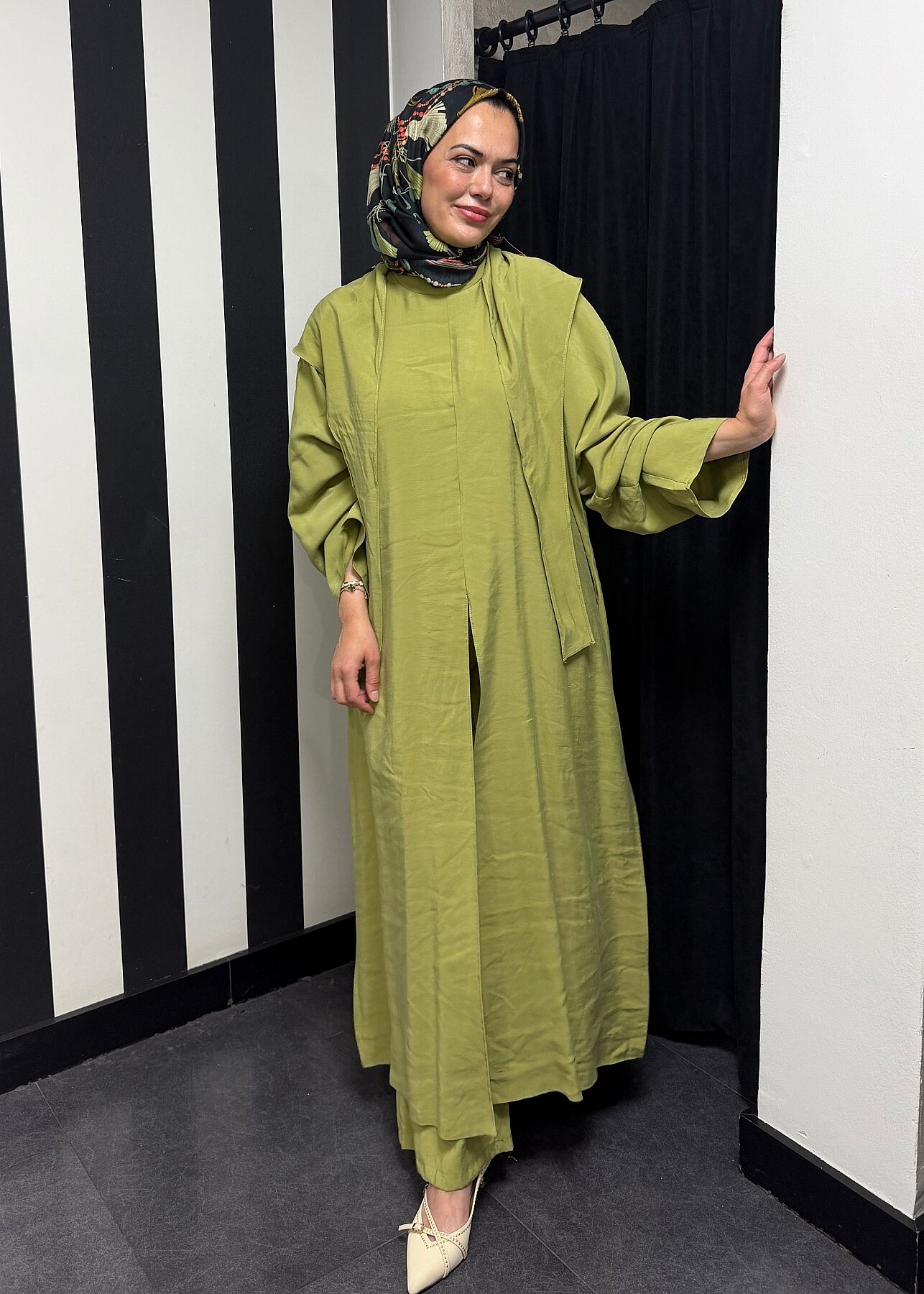 Nazlınur Collection Yanları Yırtmaçlı Fular Detaylı Pantolon Takım YAĞ YEŞİLİ - 2